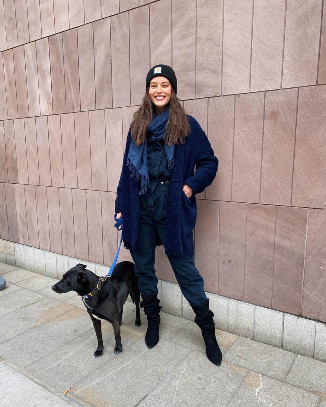 のインスタグラム：「Embracing my puppy sitting duties 💕」