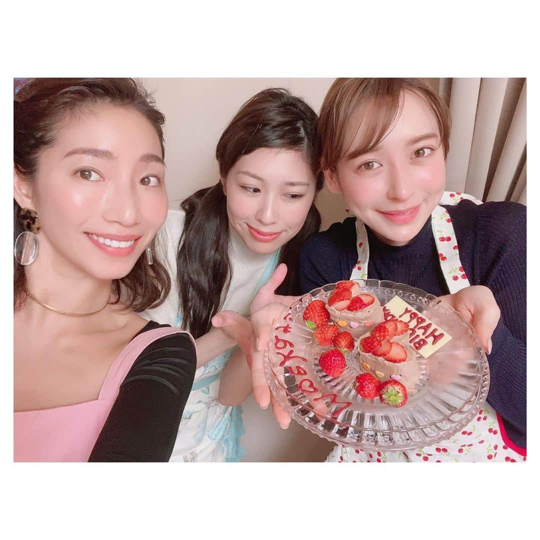 野崎萌香さんのインスタグラム写真 - (野崎萌香Instagram)「Valentine's Day💝  I'm lucky to have someone who  makes me feel lucky all the time.  今年はえりこと一緒に グルテンフリーのザッハトルテを 作りました💝  生夏先生ありがとう😊」2月21日 3時56分 - moeka_nozaki