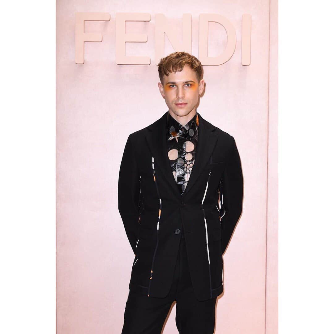 Fendiさんのインスタグラム写真 - (FendiInstagram)「Tommy Dorfman at the Fendi Women’s Fall Winter 2020 Fashion Show #FendiFW20 #FendiFriends」2月21日 4時04分 - fendi