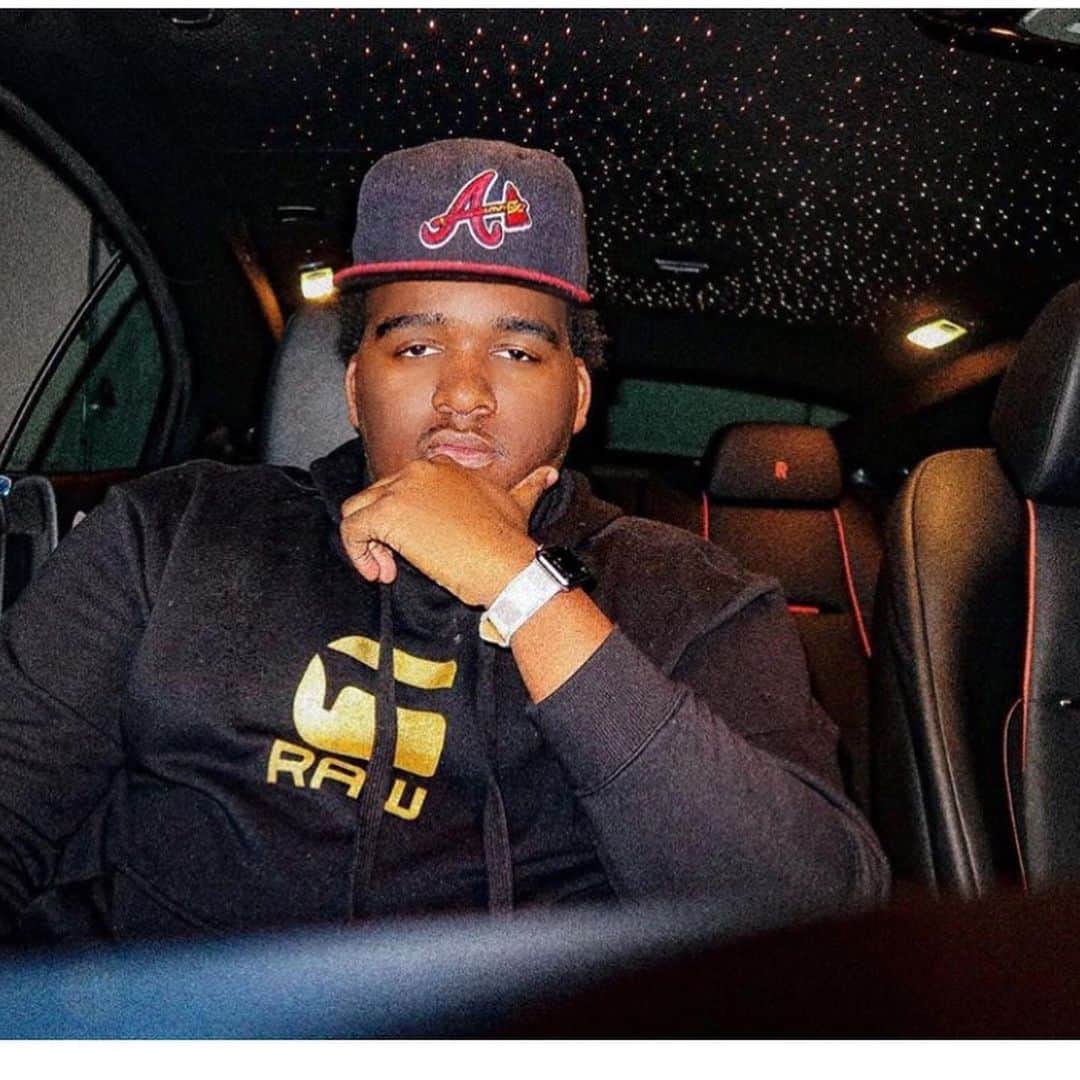 ネネ・リークスのインスタグラム：「SWIPE: On this day 21 yearsssss ago WOW...Gregg and i gave birth to a king AKA Gregg’s twin @kingbrentt  I just can’t believe he’s 21 😳 show my baby all the love today. Mommy & Daddy love you sooo much Brentt PS: you ALL have literally watched him grow up 🤭」
