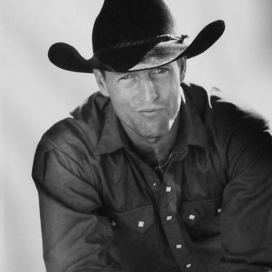 ロックマウントのインスタグラム：「@woodyharrelson wearing Rockmount No. 640 for The Cowboy Way 🤠  #rockmount #rockmountranchwear #thecowboyway」