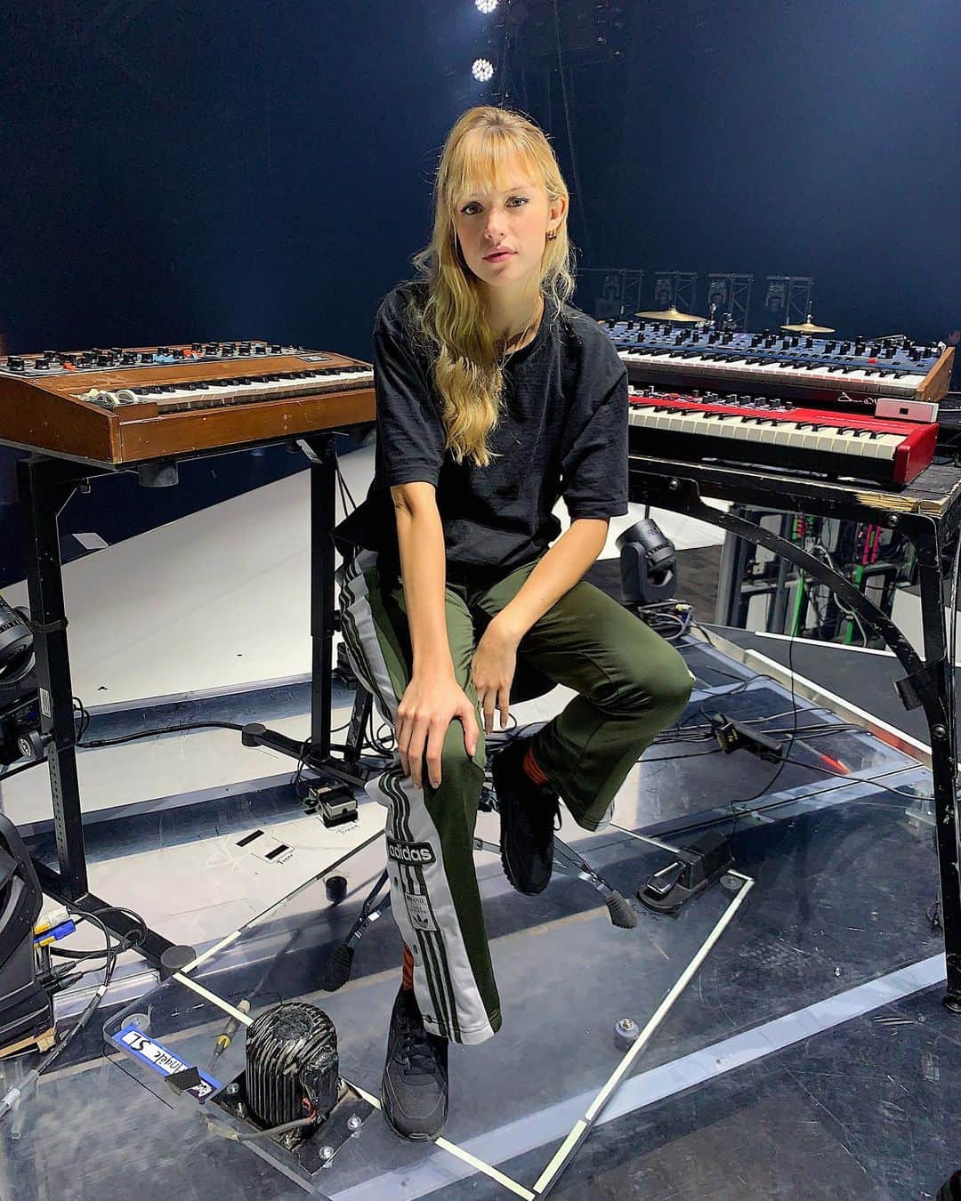 Instagramさんのインスタグラム写真 - (InstagramInstagram)「At one point Belgian singer-songwriter Angèle (@angele_vl) hated the sound of her own voice, and now she’s a number one artist in both France and Belgium. 🎤🌟⁣ ⁣ After posting videos that received an outpouring of praise from strangers, she now performs for sold-out crowds around the world. Angèle’s songs speak to important issues — like women’s rights and climate change — empowering people to speak up and speak out. ✊❤️️✨ ⁣ ⁣ Learn more about the rising star on our latest episode of #ThreeMinuteAutobiography. Check it out right now on our IGTV.」2月21日 4時13分 - instagram