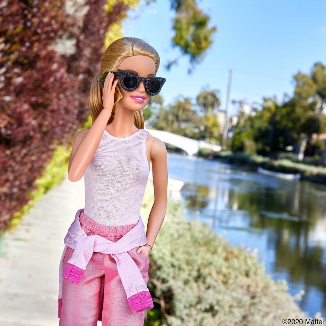 バービーさんのインスタグラム写真 - (バービーInstagram)「I love your recs! Where should I grab lunch today in LA? 💞#barbie #barbiestyle⁠」2月21日 4時10分 - barbiestyle
