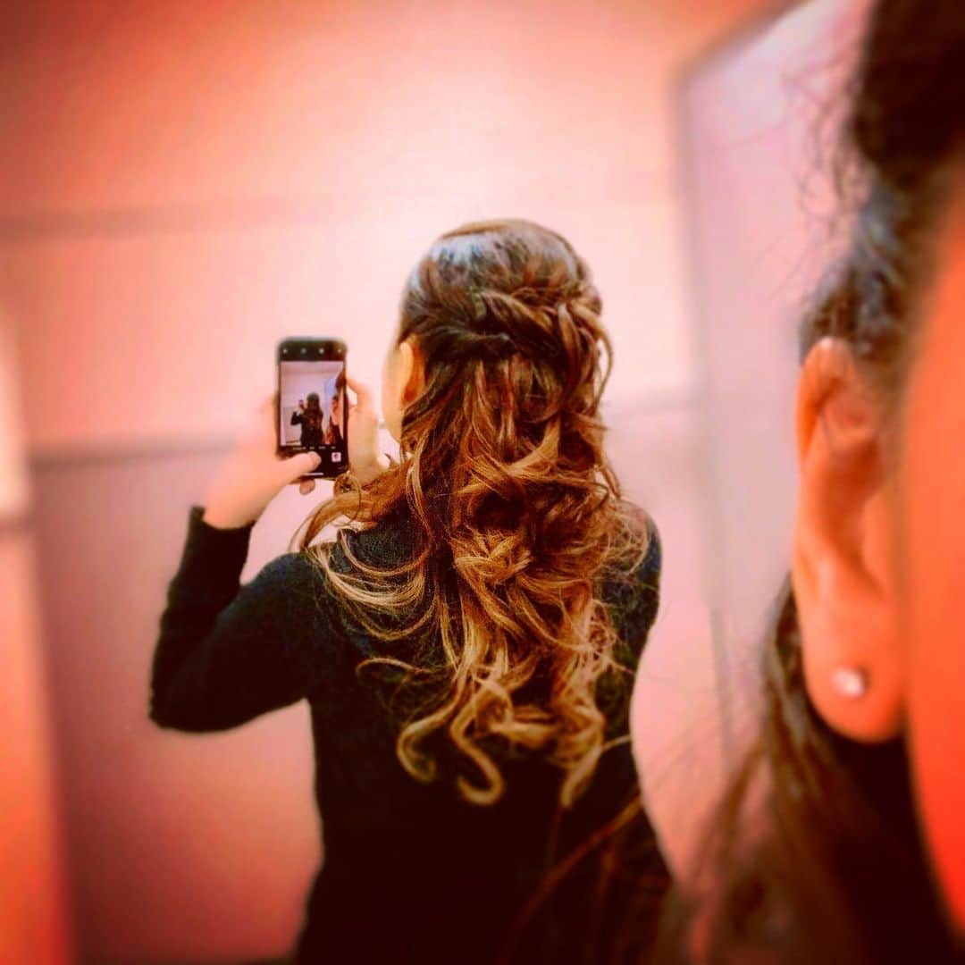宍戸留美のインスタグラム：「#巻毛 #ヘアメイク #ありがとうございました #ロングヘア #ヘアアレンジ」