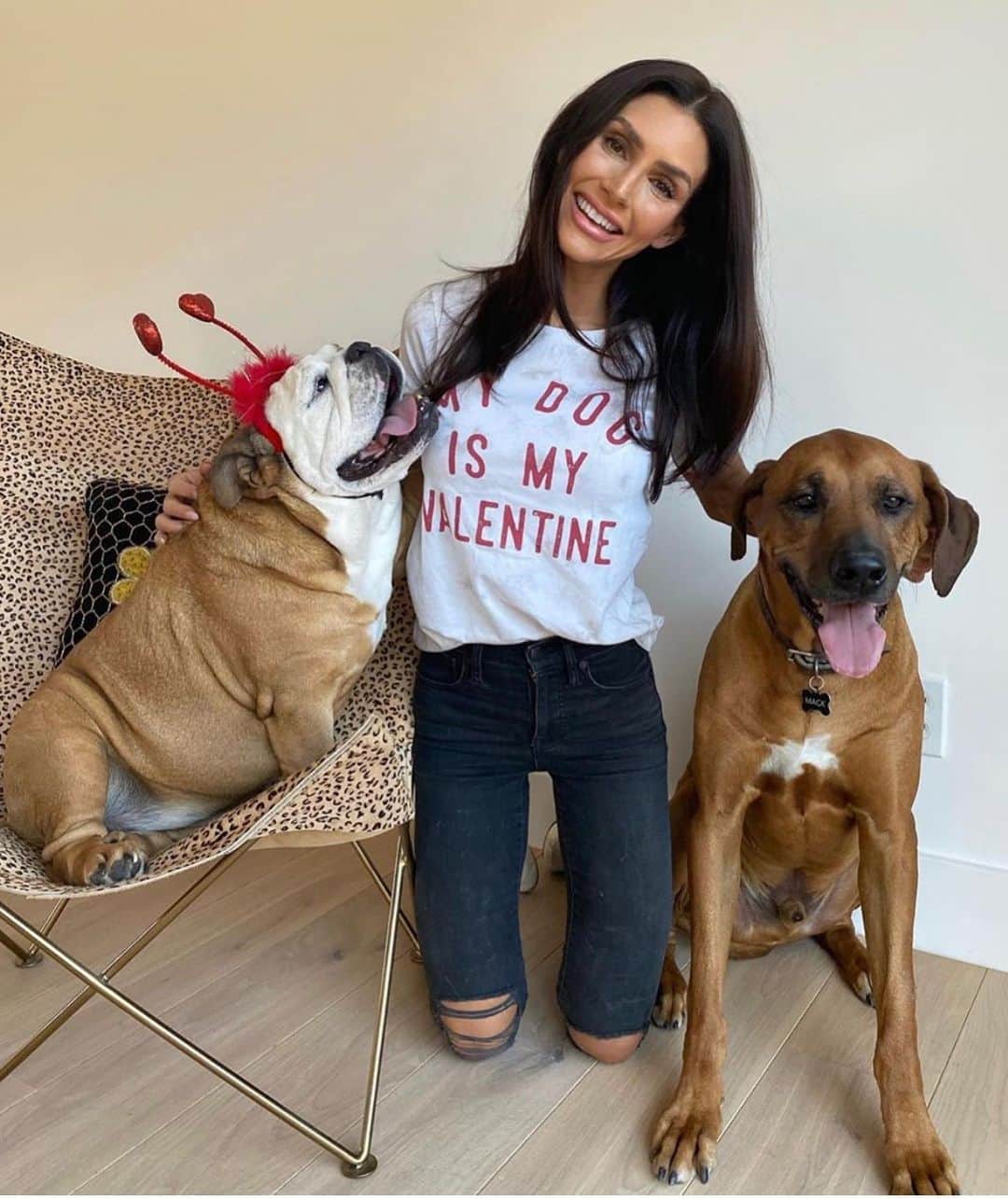 Alexia Clarkさんのインスタグラム写真 - (Alexia ClarkInstagram)「HAPPY NATIONAL LOVE YOUR PET DAY!  Mack and Roxy have all my love and are my best friends! There’s nothing like coming home to so much love ❤️❤️❤️ they are definitely getting burgers for dinner tonight!  www.alexia-clark.com  #alexiaclark #queenofworkouts #queenteam #queen2020 #fitness #fitgirl #gym #motivation #dogsofinstagram #loveyourpet #truelove #fitforHisreason」2月21日 4時42分 - alexia_clark