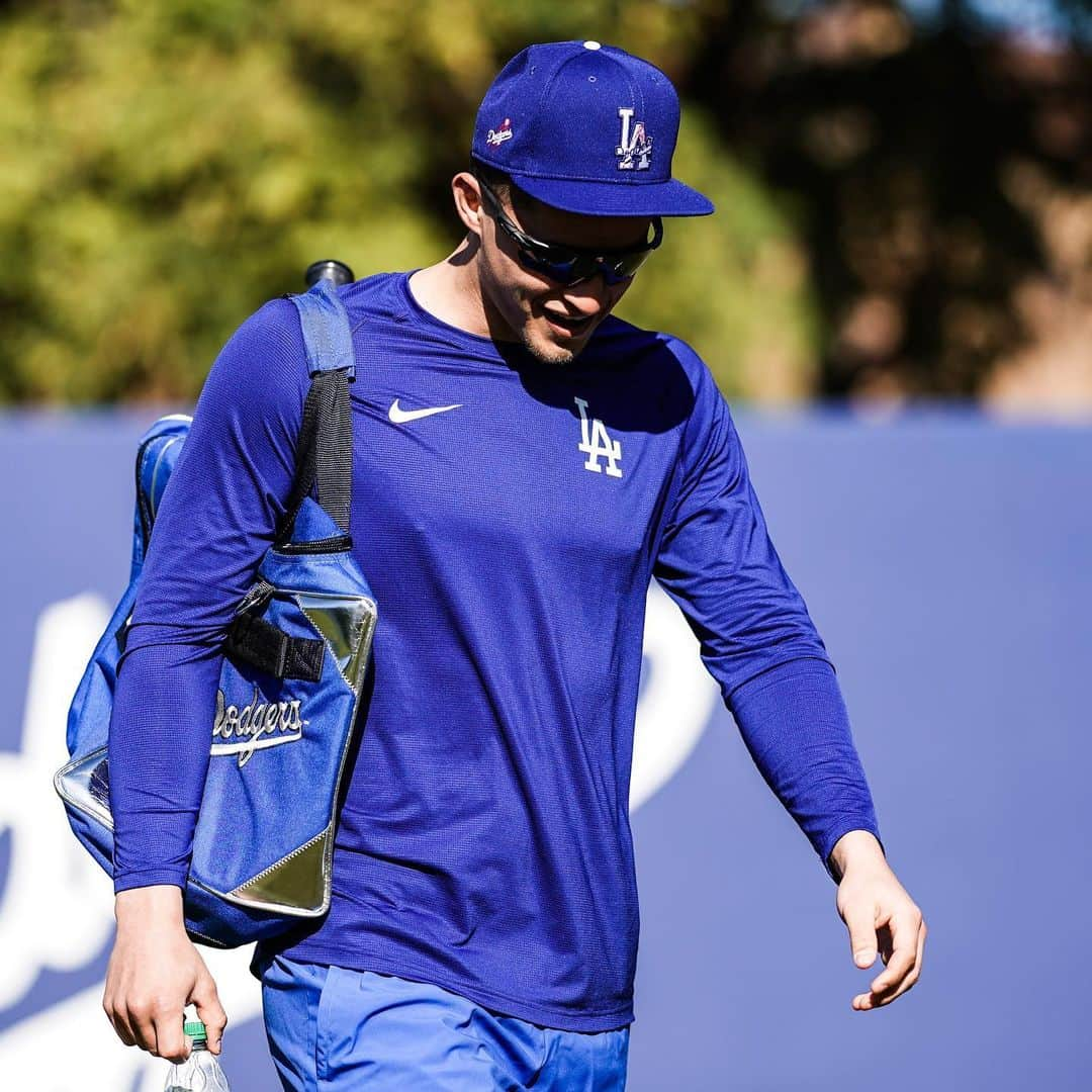 コーリー・シーガーのインスタグラム：「We back ⚾️🌵」