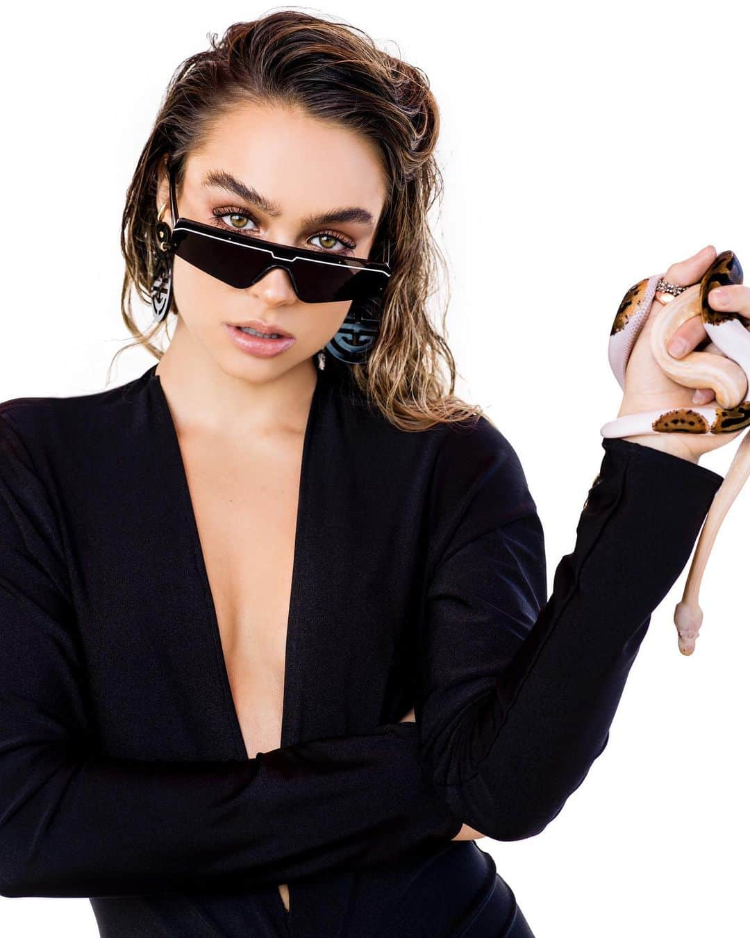 Sommer Rayさんのインスタグラム写真 - (Sommer RayInstagram)「i used to be jealous of harry potter for being able to talk to snakes.. but it turns out i’ve been doing it for years 🐍 • • • wanna get on a platform that pays?! pre-register now at @tsu.social 😜 link in bio ✨」2月21日 5時17分 - sommerray