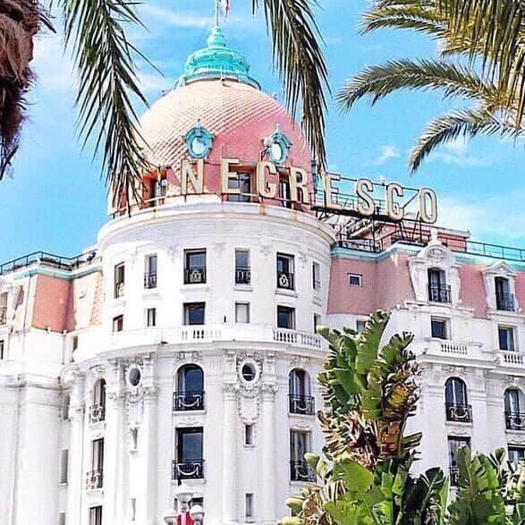 FRENCH GIRLさんのインスタグラム写真 - (FRENCH GIRLInstagram)「Dreaming of warmer weather and days spent falling in love with the sights and sounds of Nice. There’s nothing quite like the South of France in springtime 🌸 We love this shot of the beautiful Hôtel Le Negresco by @irealrevolution 🇫🇷💞 📷 via @frenchgirlkitchen  #frenchgirlorganics #france #nice #southoffrance #travel #beautifuldestinations #beautifulhotels #frenchlifestyle #travelgoals #throwbackthursday #france🇫🇷 #likeafrenchgirl #sustainableliving #sustainableluxury #crueltyfreeskincare #veganbeauty #organicskincare」2月21日 5時43分 - frenchgirlorganics