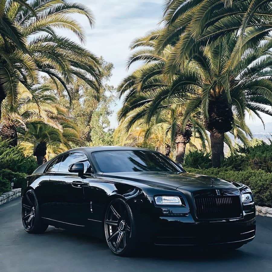 CARLiFESTYLEさんのインスタグラム写真 - (CARLiFESTYLEInstagram)「Rolls Royce Wraith in Dark Mode! Done by @caliwheels」2月21日 11時32分 - carlifestyle