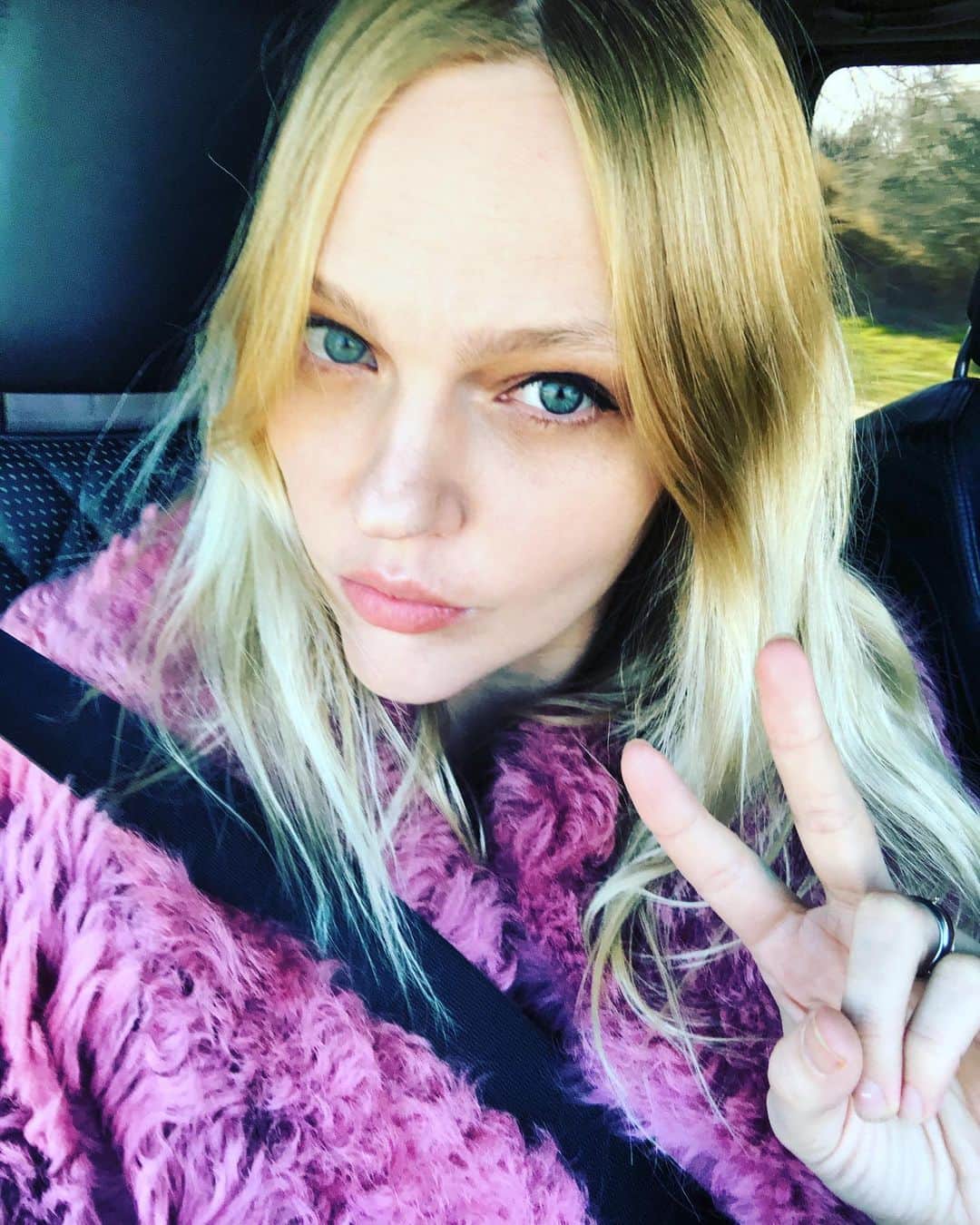 サーシャ・ピヴォヴァロヴァのインスタグラム：「✌🏻」