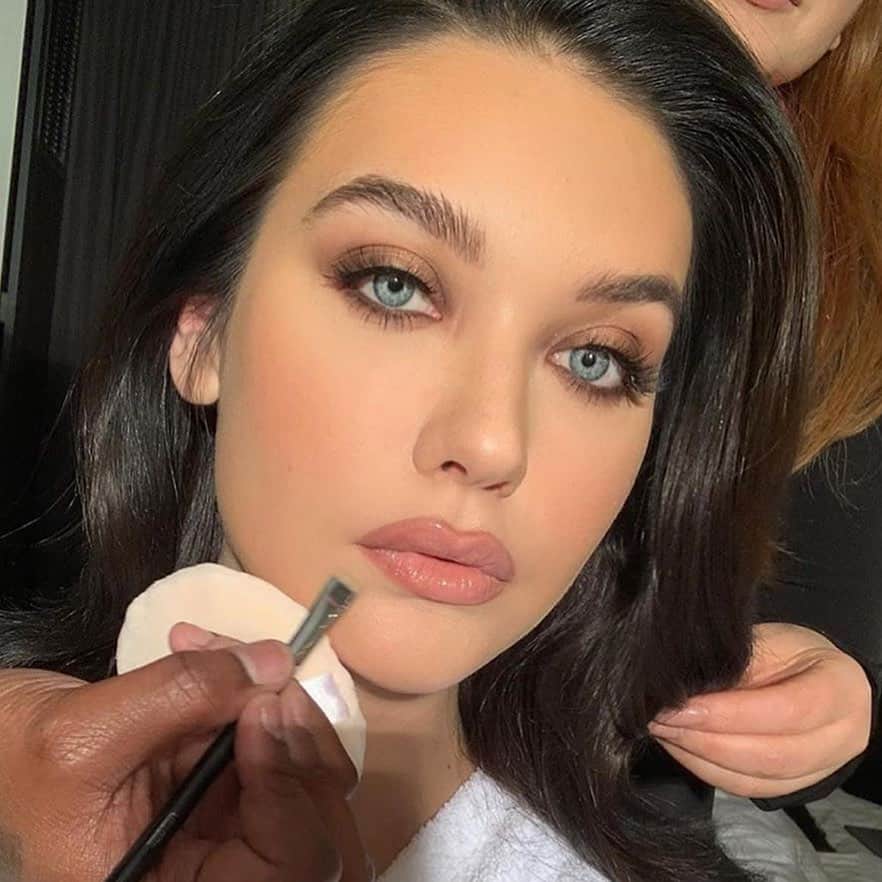 Maybelline New Yorkさんのインスタグラム写真 - (Maybelline New YorkInstagram)「@amandasteele givin’ us life with this glam! Makeup by @kilprity using the #nudesofnewyork palette, #fitmefoundation, #cheekheat in ‘coral ember’ and #colorsensational lipstick in ‘born with it’. Leave only 🔥 emojis if you’re obsessed with this look as much as we are! #regram #mnyitlook」2月21日 7時16分 - maybelline