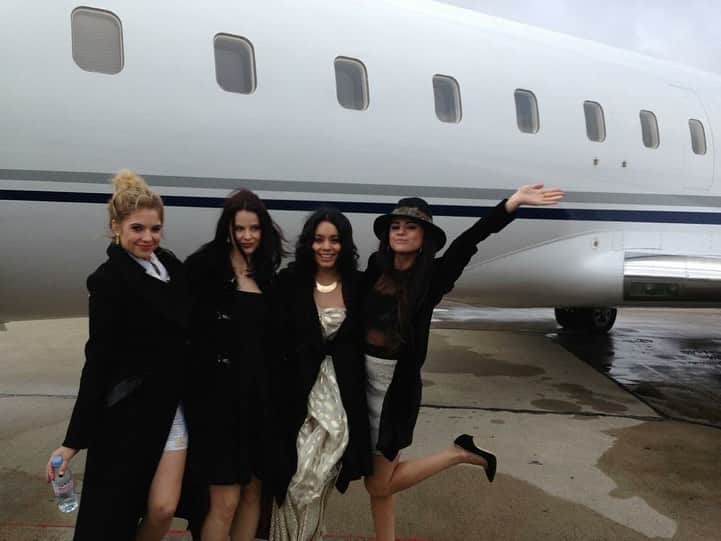 アシュレイ・ベンソンさんのインスタグラム写真 - (アシュレイ・ベンソンInstagram)「Seven years ago today we flew to Berlin for the premiere of #springbreakers. We all got sick at one point and this night @rachel.korine was stuck in her hotel room and had to miss the premiere. We did have a good time getting there 😜」2月21日 7時11分 - ashleybenson