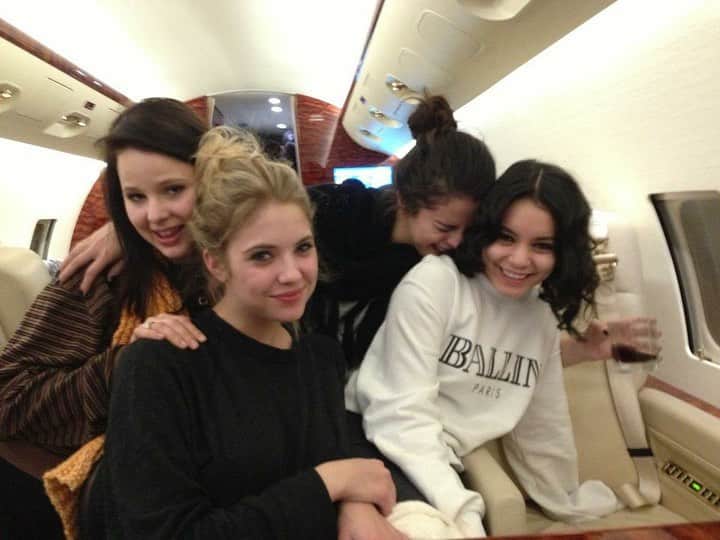 アシュレイ・ベンソンのインスタグラム：「Seven years ago today we flew to Berlin for the premiere of #springbreakers. We all got sick at one point and this night @rachel.korine was stuck in her hotel room and had to miss the premiere. We did have a good time getting there 😜」