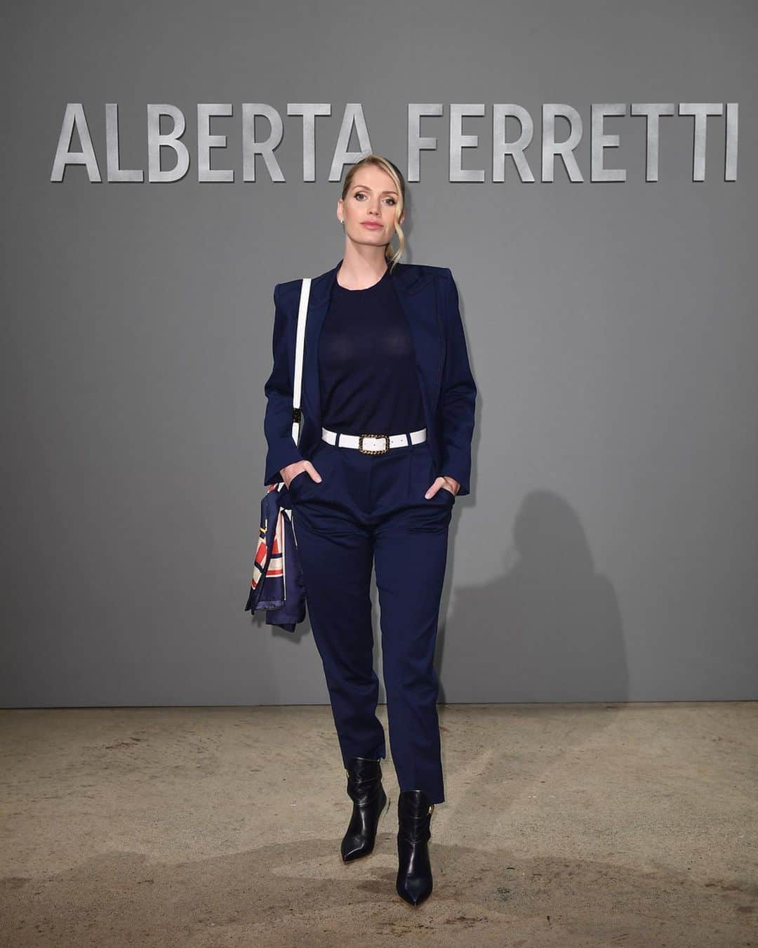 キティ・スペンサーさんのインスタグラム写真 - (キティ・スペンサーInstagram)「Alberta Ferretti Fall Winter 2020 Fashion Show 💙🤍 #albertaferretti #MFW」2月21日 7時12分 - kitty.spencer