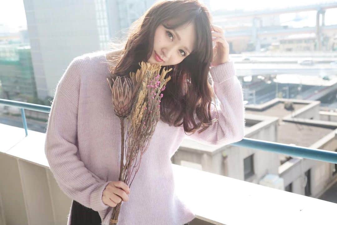 のインスタグラム：「なつかシリーズ🌸 暦の上ではもう春だから、小物から春支度してるよ💐だんだん薄着になる季節だから、脱毛にも力が入る♥︎ ・ 私がずっと通ってる銀座カラーさんは、 お顔もVIOも含めた全身脱毛が月額5,200円だよ🧸 だいたいお顔とVIOは別料金のところが多いのにすばらしい♥︎ ・ 無料カウンセリングのご予約は『@ginzacalla_official』の公式アカウントURLからキャンペーンcheckしてね！ ・ ✂︎anchor 相良さん✂︎ ・ #銀座カラー　#脱毛　#全身脱毛　#顔脱毛　#callaPR」