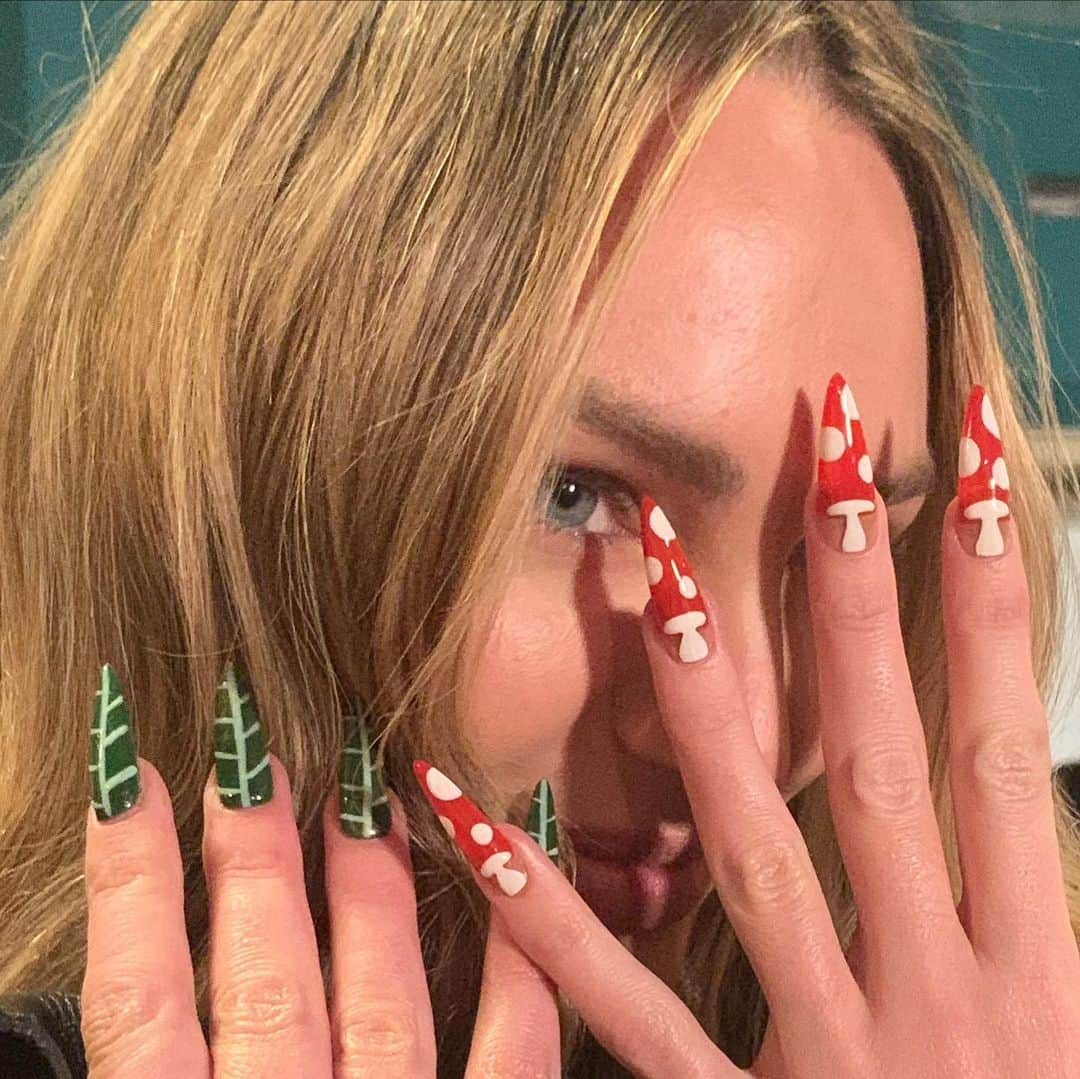 Mei Kawajiriさんのインスタグラム写真 - (Mei KawajiriInstagram)「🍄Mushrooms & leaves🍃 Nails for #NYFW @ragandbone using @opi 💚❤️ with amazing team #Nailsbymei」2月21日 7時25分 - nailsbymei