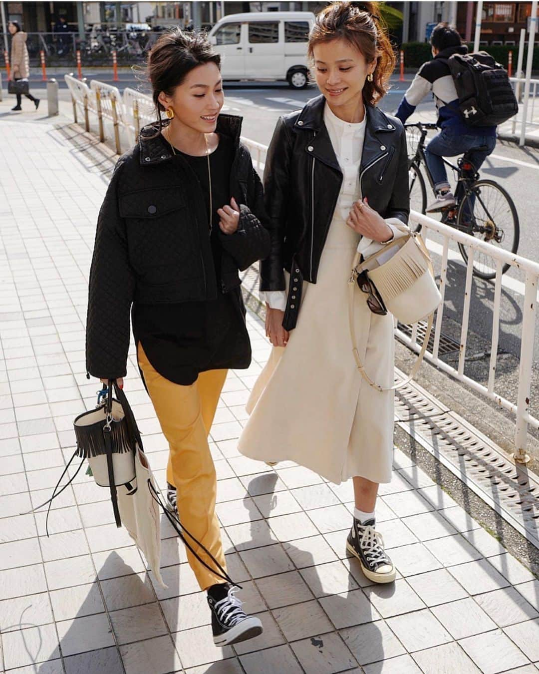 田中彩子さんのインスタグラム写真 - (田中彩子Instagram)「. 🍊 . Tee...#aton pants...#tomorrowland_jp  shose...#converse  sunglasses...#zara jk...#zara bag... @ayako_bag . 1週間あっという間! 幼稚園生活もあと15日くらいで終わると考えると寂しい…😢 . さ！今日は1ヶ月半くらいお休みしていたジムへ朝から行ってきまーす💛」2月21日 7時29分 - ayako_tanaka_