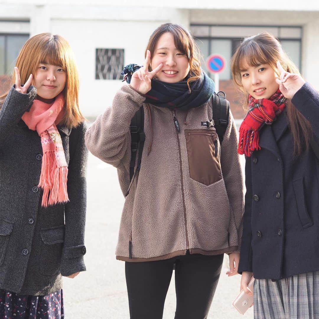 福岡女子短期大学さんのインスタグラム写真 - (福岡女子短期大学Instagram)「おはようございます。福岡女子短期大学です。 学生の皆さんは春休み期間中なのでキャンパス内は静かです。 先月、帰宅中の模様を撮影した写真をご紹介します🎀 . この投稿をご覧になって「いいね👍」「役に立った」と思われた方は、 @fukuoka_wjc をフォローをお願いします🥺 . ========[ お知らせ ]======== 福岡女子短期大学の資料（2020大学案内📕学生募集要項）を無料送付中です。本学ホームページ📲からお気軽に申し込みください🌟 ========================= . 子ども学科/健康栄養学科 音楽科/文化教養学科 . 福岡女子短期大学 住所：‪‪‪‪福岡県太宰府市五条四丁目16番‬1号‬‬‬ tel：‪‪‪092-922-4034‬‬‬（代表） . #福岡女子短期大学　#福女短　#放課後　#福女短スナップ  #何気ない瞬間を残したい #スナップ #スナップ写真 #ストリートスナップ #その瞬間に物語を #幸せな瞬間をもっと世界に  #ファインダー越しの私の世界 #大学生コーデ #キリトリセカイ #デジタルでフィルムを再現したい #きょコ #コーデ記録　#冬コーデ　#お洒落さんと繋がりたい #冬コーディネート」2月21日 8時01分 - fukuoka_wjc
