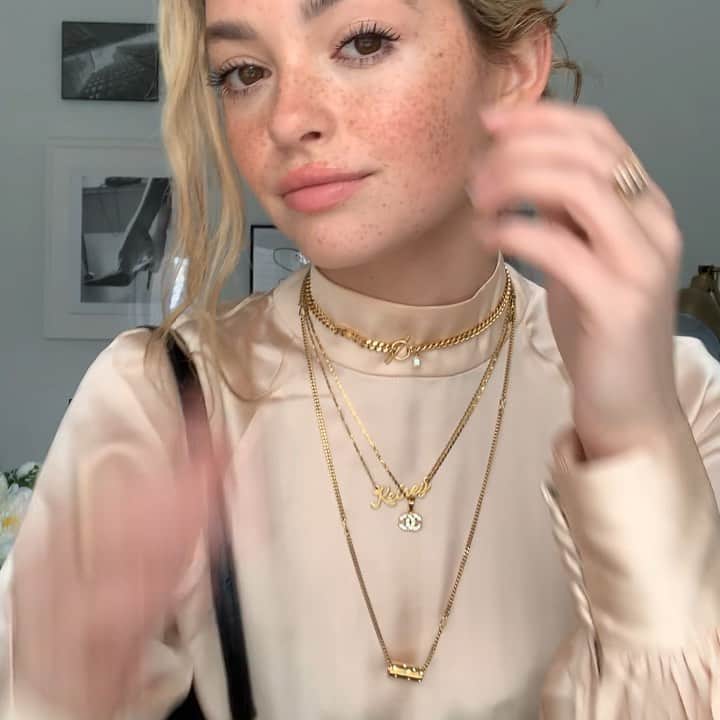 Kelsey Simoneのインスタグラム：「My look 💋 Top- @revolve @lacademie_  Shorts- Vintage Choker- @dior  Gold hair clip- @vergegirl  Lip color & blush- @chanel.beauty @welovecoco  #revolveme」