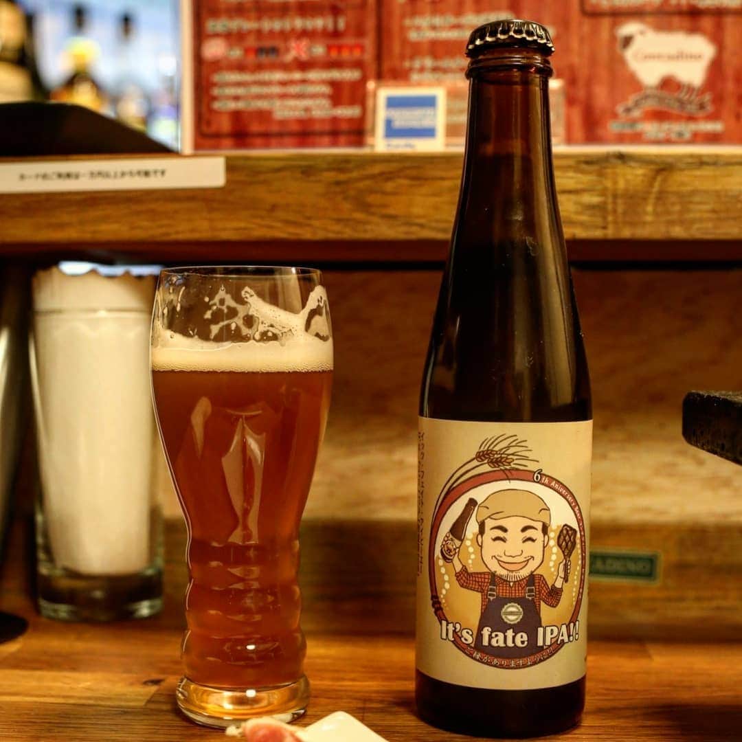 く～さんのインスタグラム写真 - (く～Instagram)「過去写真。 富士山の溶岩で焼く羊肉最高です🐏美味しかったなぁ。追加で椎茸も。羊肉の脂が良い仕事をしてくれて大満足。  中野にあるちょっと隠れ家のようなお店です。お酒は島根のビール・ビアへるんが飲めます🍺ワインは自然派だし最高です！ . . . 最後の写真はビアへるんが造ったお店オリジナルのビールの瓶。今はもうありませんが、どんな味だったのかかなり気になる…。 お酒が繋いだご縁。夫も私もいい時間が過ごせました。ご馳走さまでした～🍷 #外飲み #トコトコサケメグリ #ビアへるん #自然派ワイン #羊肉 #溶岩焼き #中野 #東京グルメ #ワイン #ビール #酒好きな人と繋がりたい #中央線が好きだ #beer #wine #tokyogourmet #yummy #delicious #ラム肉 #foodphotography #foodpic #craftbeer #hungry」2月21日 8時14分 - cafecafecoo