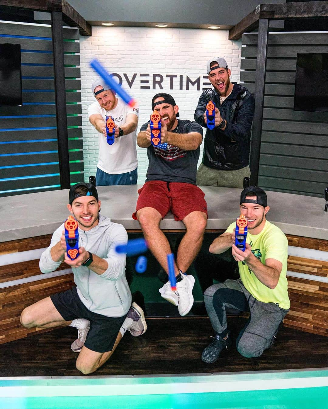 Dude Perfectさんのインスタグラム写真 - (Dude PerfectInstagram)「Shell system + TRIPLE-dart blast = one insane handheld! The @nerf Shellstrike is 🔥🔥🔥 (Link in our bio) #NERForNothin #ad」2月21日 8時22分 - dudeperfect