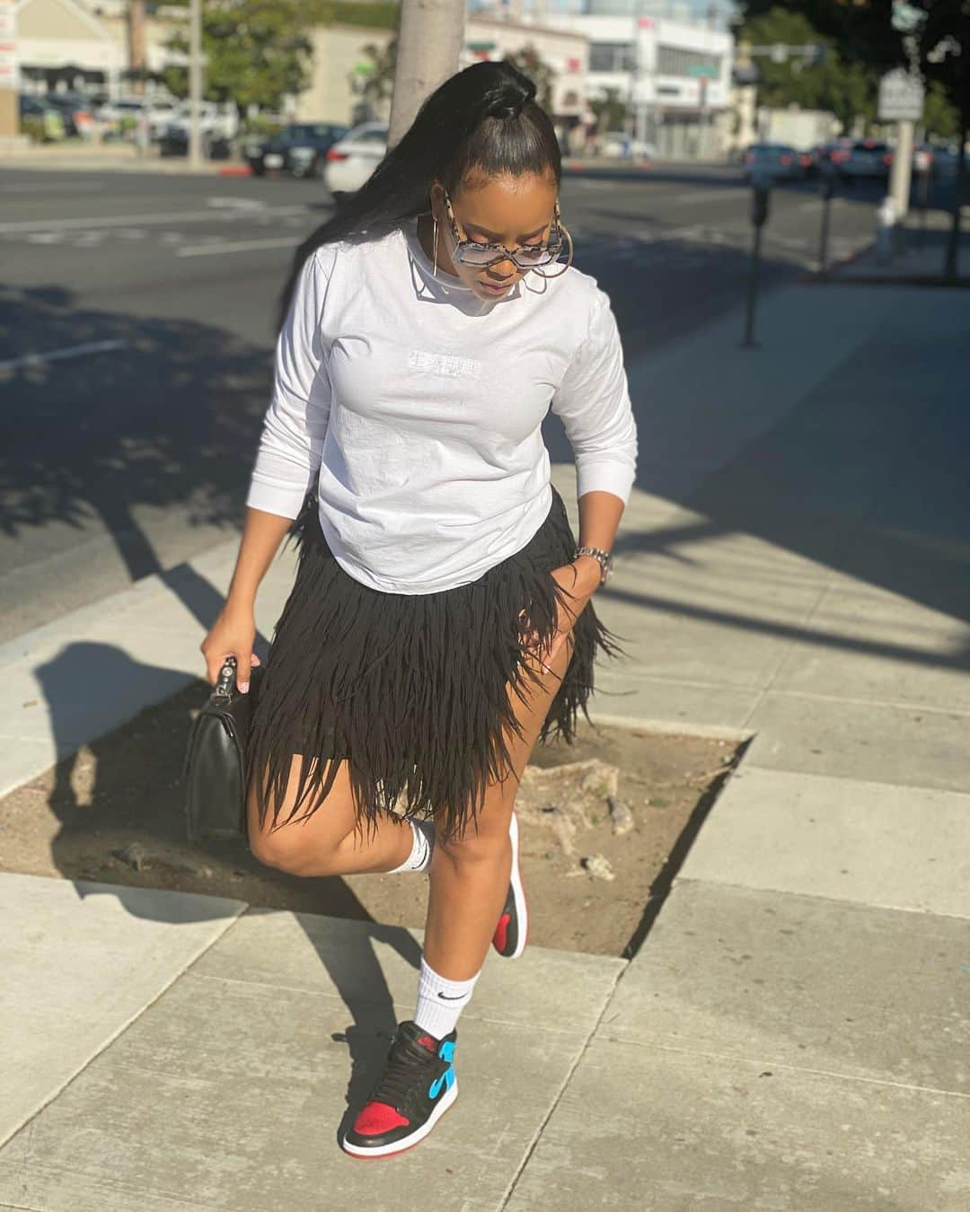 Angela Simmonsさんのインスタグラム写真 - (Angela SimmonsInstagram)「She around the way 🥰.... #SneakerChange #MomHat #St8FromSetToLilOne oooo yea and I’m rocking my @purpose_app t shirt ❤️😊」2月21日 8時22分 - angelasimmons