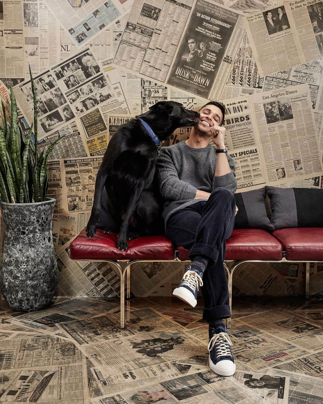 ウィルマー・バルデラマのインスタグラム：「One my favs, I love this shot for so many reasons.. my boy, my bestie, my son.. and  our protecter.. my @sirmarrokvalderrama  #NationalLoveYourPetDay 📸: Photographer @jennapeffley」