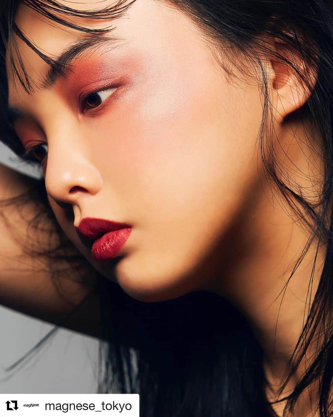 Yukari Imaiのインスタグラム：「やったー♥️ 明菜ちゃんがNYから一時帰国♥️ 一緒にお仕事するの楽しみ！ お仕事のご依頼、bookの問い合わせなど♥️皆様からお待ちしています🥰 . . #Repost @magnese_tokyo with @get_repost ・・・ 【一時帰国お知らせ】 NYを拠点に活動しております Hair& make-up: 清水明菜が 下記日程で一時帰国致します。  滞在日程：2020年3月13日～ 2020年4月6日 . .  皆さまとご一緒させて頂く事を本人も楽しみにしております。 スケジュール及びブック等のお問い合わせは 下記までお気軽にご連絡頂けますと幸いです。  何卒、よろしくお願い申し上げます。 . . . photographer @motohisa_saito  hair & make @magnese_akina  model @miku_uehara  #makeup#beautyphotoshoot#beautyphotography#photography」