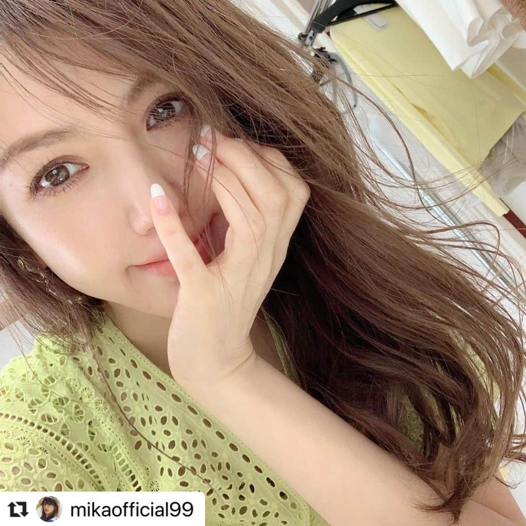 STORY公式さんのインスタグラム写真 - (STORY公式Instagram)「#Repost @mikaofficial99 with @make_repost ・・・ 今日は @story_love40 5月号の撮影でした💚💚💚 @celford_official の新作。 全部オーダーしたいくらいとっても可愛かったです！ 我慢して一着だけオーダー💚 早く着たいなぁ☺️ #storymagazin  #celford」2月21日 8時57分 - story_love40