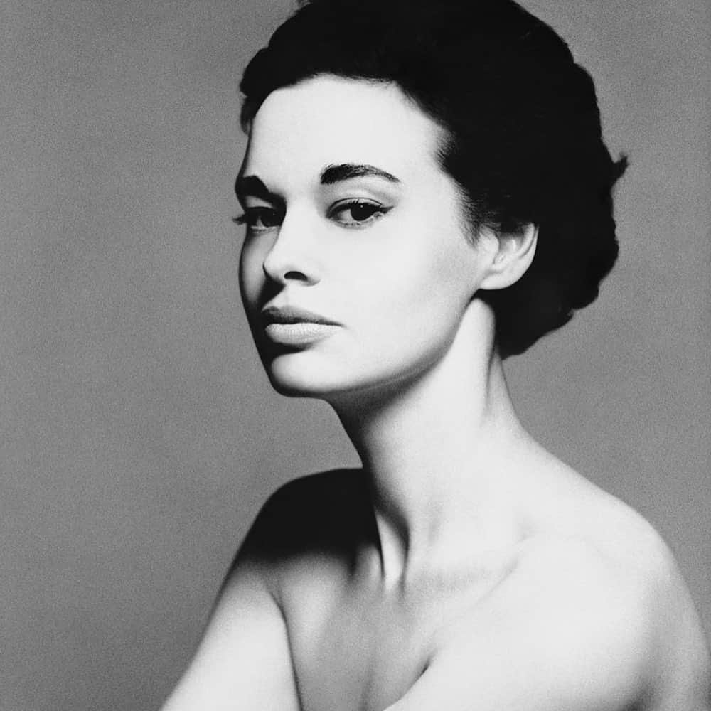 アンダーソン・クーパーのインスタグラム：「Today is my mom’s birthday. @gloriavanderbilt would have been 96. She lived life on her own terms, and there was no one else quite like her. What a mom! What a woman! What a life! @gloriavanderbiltstudio」