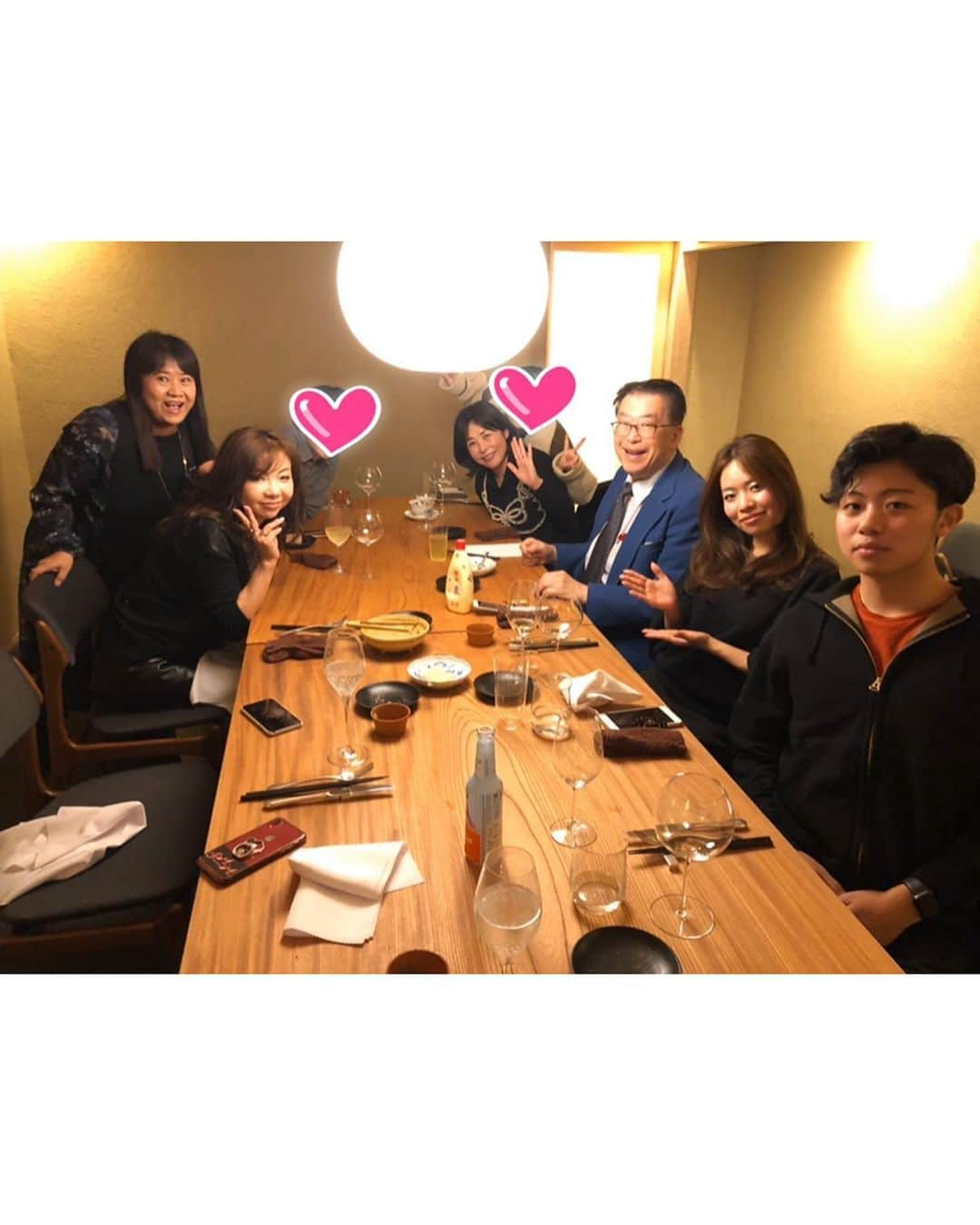 モモコさんのインスタグラム写真 - (モモコInstagram)「さてさて皆様💕 お誕生日おめでとうメール、ラインありがとうございました😊 お花もプレゼントも軽い大好きな貢ぎ物もありがとうです💕 何歳とか関係無くモモちゃん、モモコねーさん、リー、さっちゃん、さりちゃん、さとりちゃん、ママ、オカンとして死ぬまでハイヒールモモコ頑張りまーす‼️ 可愛がってねー💕 で、誕生日にあたしの嬉しいことしてもらいました！可愛い子供たちとお祝いできました！長男も次男も娘も一緒にお祝いできました💕 ありがたーい！ 今さらですが、知り合いの方とティックトックしたので、誕生日記念あげときます💕💕 ・ #ハイヒールモモコ #👠 #👠🍑 #CHANEL #シャネラー #グルメ #誕生日 #食事会 #TikTok #全力顔」2月21日 9時08分 - highheel_momoko