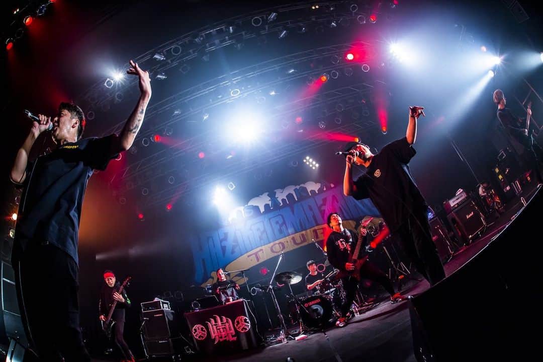 KAI_SHiNEのインスタグラム：「NEXT→ 0222 HAZIMAZA OSAKA💥💥💥 ﻿ pix by @hayachinphoto  #山嵐 #ハジマザtour﻿ #livehouse #live #life #vibe ﻿ #tour #bandlife #yamaarashi #jp」