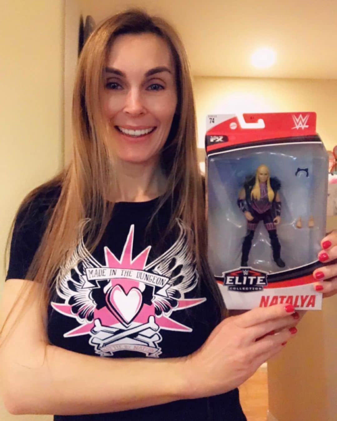 ターニャ・テイトさんのインスタグラム写真 - (ターニャ・テイトInstagram)「What things are you doing during your #stayathome ? Time to open a new toy. It’s @natbynature. Love me some Nattie. How are you spending your home time ? 💗💗💗」3月21日 12時59分 - tanyatate