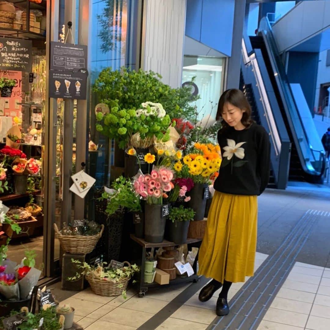 小橋めぐみさんのインスタグラム写真 - (小橋めぐみInstagram)「桜が咲き始めましたね🌸 洋服にも、咲かせてみたり🌸 #frenchpave」3月21日 13時05分 - megumikok
