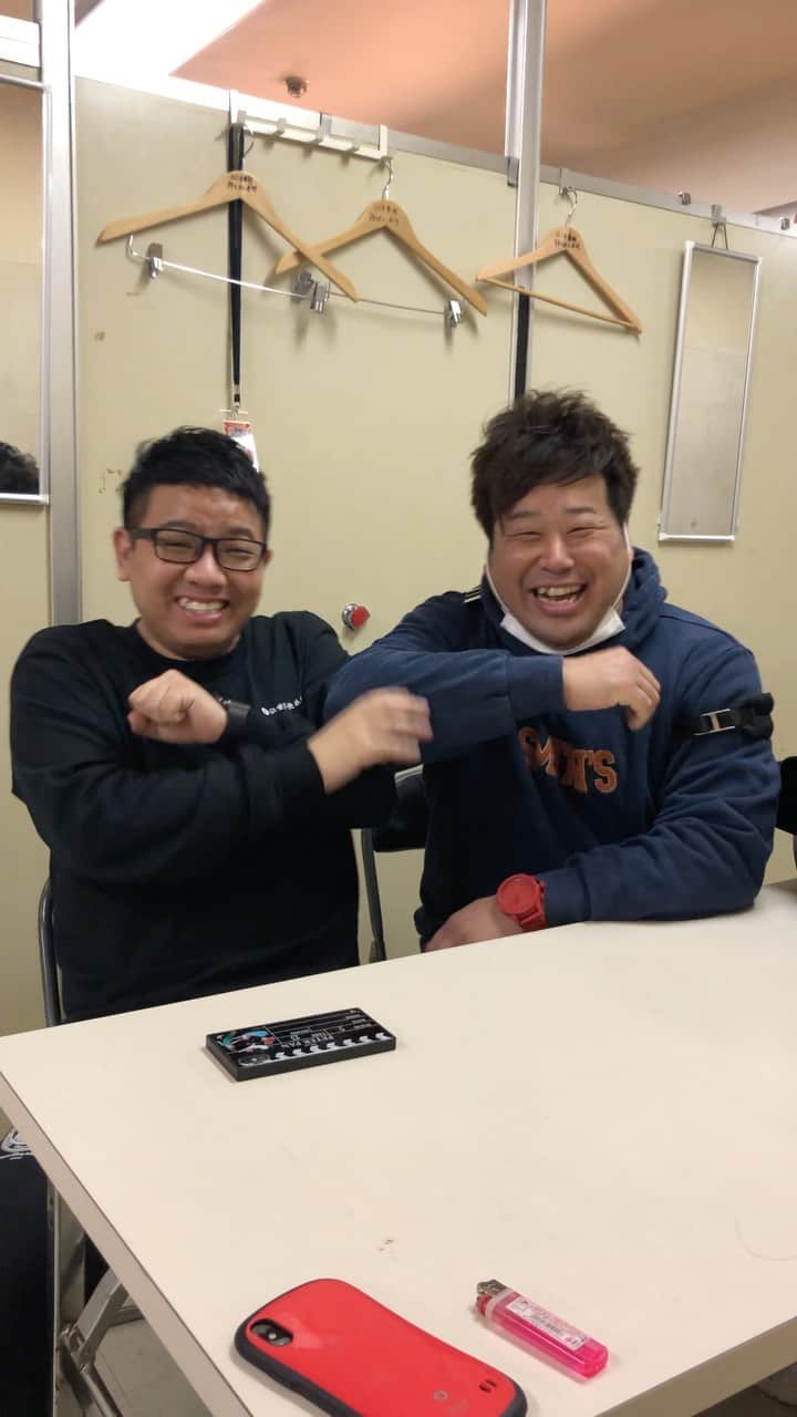 のインスタグラム：「久しぶりに会うた！　 #ミキ #昴生 #岩橋  #カメラアイロンヘッド辻井 #おじさんホスト」