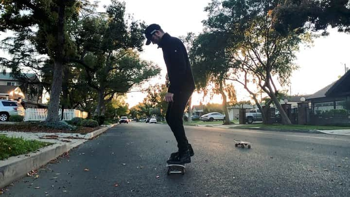 アシュレー・ジョンソンのインスタグラム：「He said it’s been about twenty years since he’s done an ollie. This was his first try. Scout’s honor.  I was cleaning, as I’m sure we’ve all been doing during this time of quarantine (shout-out to all my fellow anxiety-cleaners out there) and I found my old skateboards.  It’s been a while for me too, but I figured that muscle memory was still in there somewhere. It took some time to feel it again, but then something in the sequence became familiar and it clicked. The roads have been pretty empty near us, so we had the whole street to ourselves. Hooting and hollering and laughing.  Man, why did I stop doing this? We rode past a house where there was a family outside with a dog and a kid. I locked eyes with the dad for a split second and I started getting feelings that everyone was coming outside or looking out their windows at us like we were hooligans. But then I realized I was being paranoid like I would get when I was a TEENAGER OH MY GOD I’M A TEENAGER AGAIN WITH THE BOY I HAVE A CRUSH ON.  We stopped for a minute and Brian said, “Man, this is making me want a Gatorade.” And he started laughing. And I started laughing. And my heart felt so full and I loved him so much in that moment. We skated for hours, until it was dark and we had to go inside. It was a good feeling and those feel few and far between these days.  We’ve been skating everyday and I’m thankful to find this again. Yeah, I don’t have the courage I once had, but god do I feel cool while I’m doing it and I haven’t felt cool in a while.」