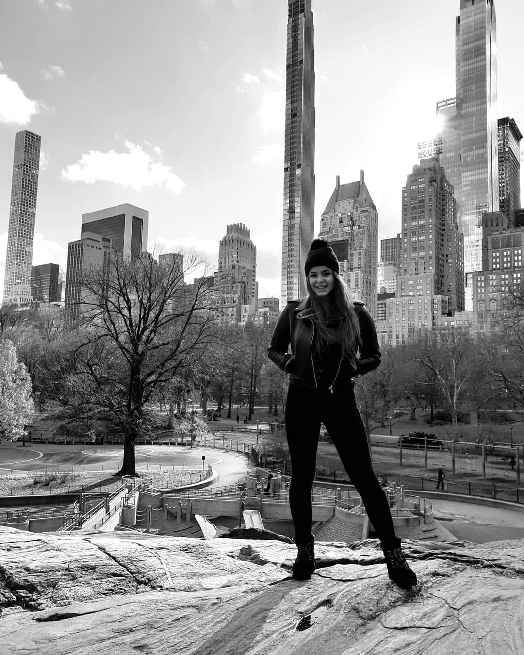 ゴーダ・ブトクテさんのインスタグラム写真 - (ゴーダ・ブトクテInstagram)「I miss you New York !!! . . . . . #nyc #newyork #centralpark #blackandwhitephotography #blackandwhite #bigcitylights #niujorkas #lietuvosmerginos #lietuva #lithuaniangirl #kaunas #pictureoftheday #picoftheday #iceskating」3月21日 13時30分 - godabutkute