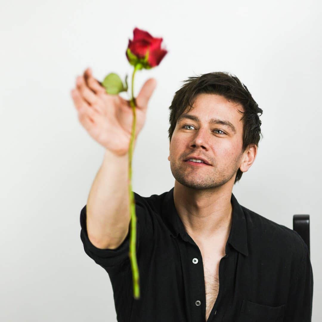 トーランス・クームスのインスタグラム：「Every rose has its OWWWW MOTHER OF」