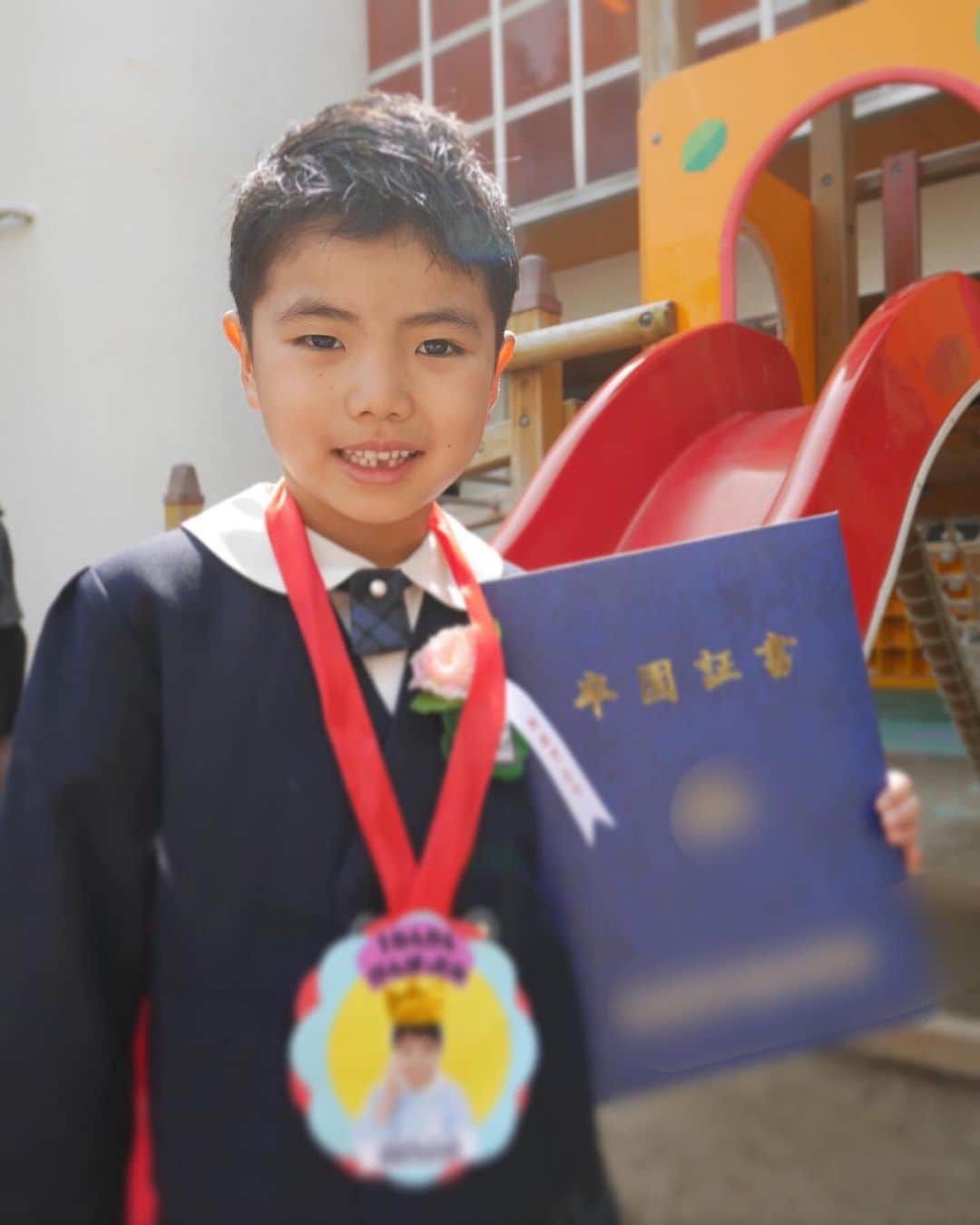 大西宏明のインスタグラム：「早いもので先日 無事卒園式を迎えれました✨✨✨ 来月から もう小学生ですわ😁  5枚目からの写真！成長度合が一目瞭然っっ😁お兄ちゃんになったなぁ‼️ ⚾️で行けなかったけど卒園おめでとう㊗️ #息子 #長男 #幼稚園 #卒園 #子供の成長記録  #入園式 #まだまだ #やんちゃ顔 #かなり #お兄ちゃん #時が経つのは早い  #小学校 #楽しく過ごしましょう  #おめでとう #smile #ほなっ！！」