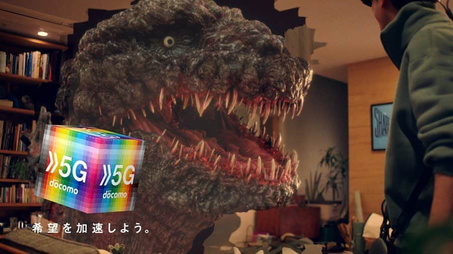 田中裕介のインスタグラム：「docomo 5G のTVCMを監督しました。  https://youtu.be/6x9aQHejh1c https://youtu.be/Wuwdk2tSc_4」
