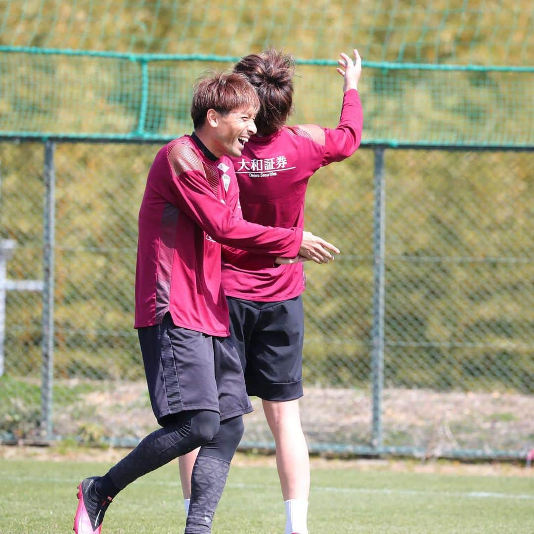 ヴィッセル神戸さんのインスタグラム写真 - (ヴィッセル神戸Instagram)「Sunny Day ☀️😁 .  #vissel #visselkobe #ヴィッセル #ヴィッセル神戸 #Kobe #神戸 #WeAreKobe #KobeForeverForward #一致団結 #JLeague #Jリーグ #Iniesta #イニエスタ」3月21日 14時06分 - visselkobe