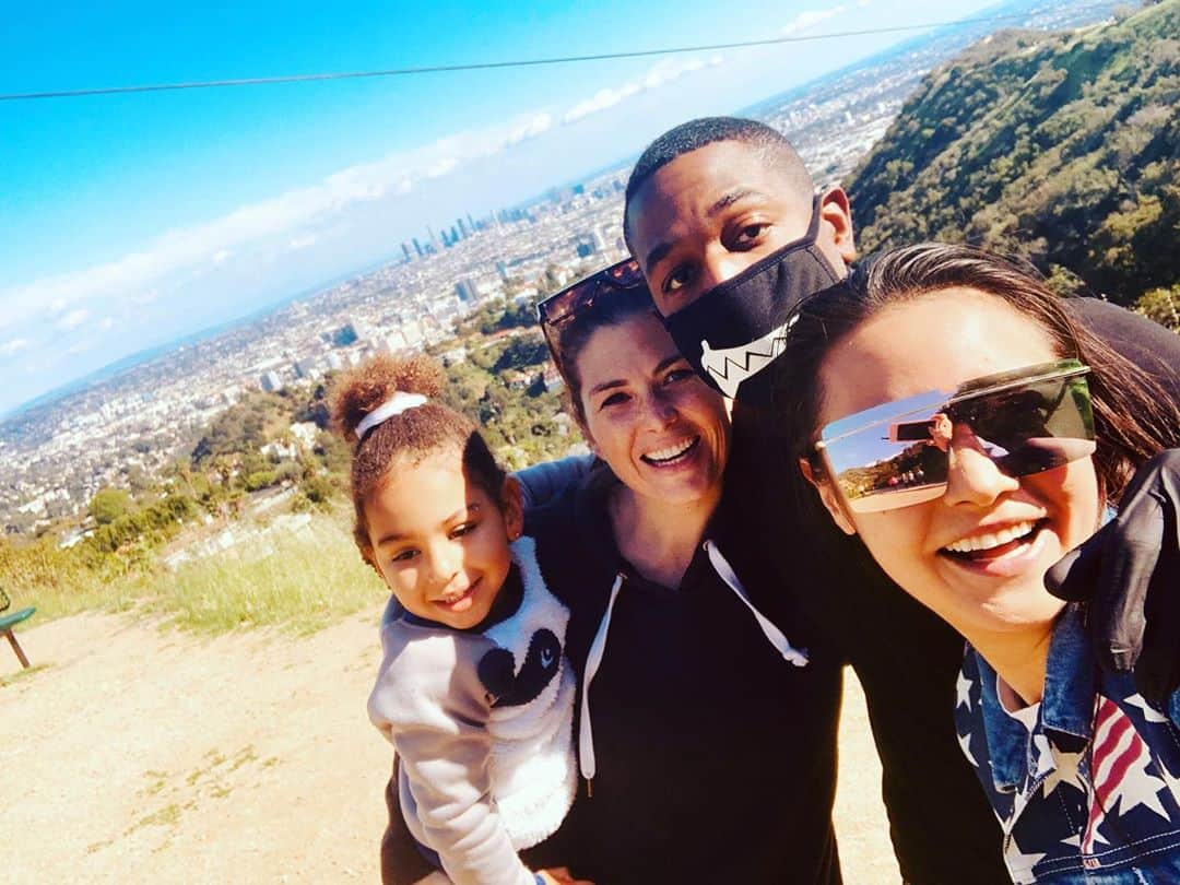 加賀美セイラのインスタグラム：「Nice to go on a #hike during this #quarantine time with your loved ones 😍 #家にずっと引きこもってるのは無理 ジムもレストランも全部閉まってるLAもこれからもっと大変になるみたい… #WeNeedToGetOutOfHome and find #FunThings to do👍🌴　#BeautifulDay🌞」