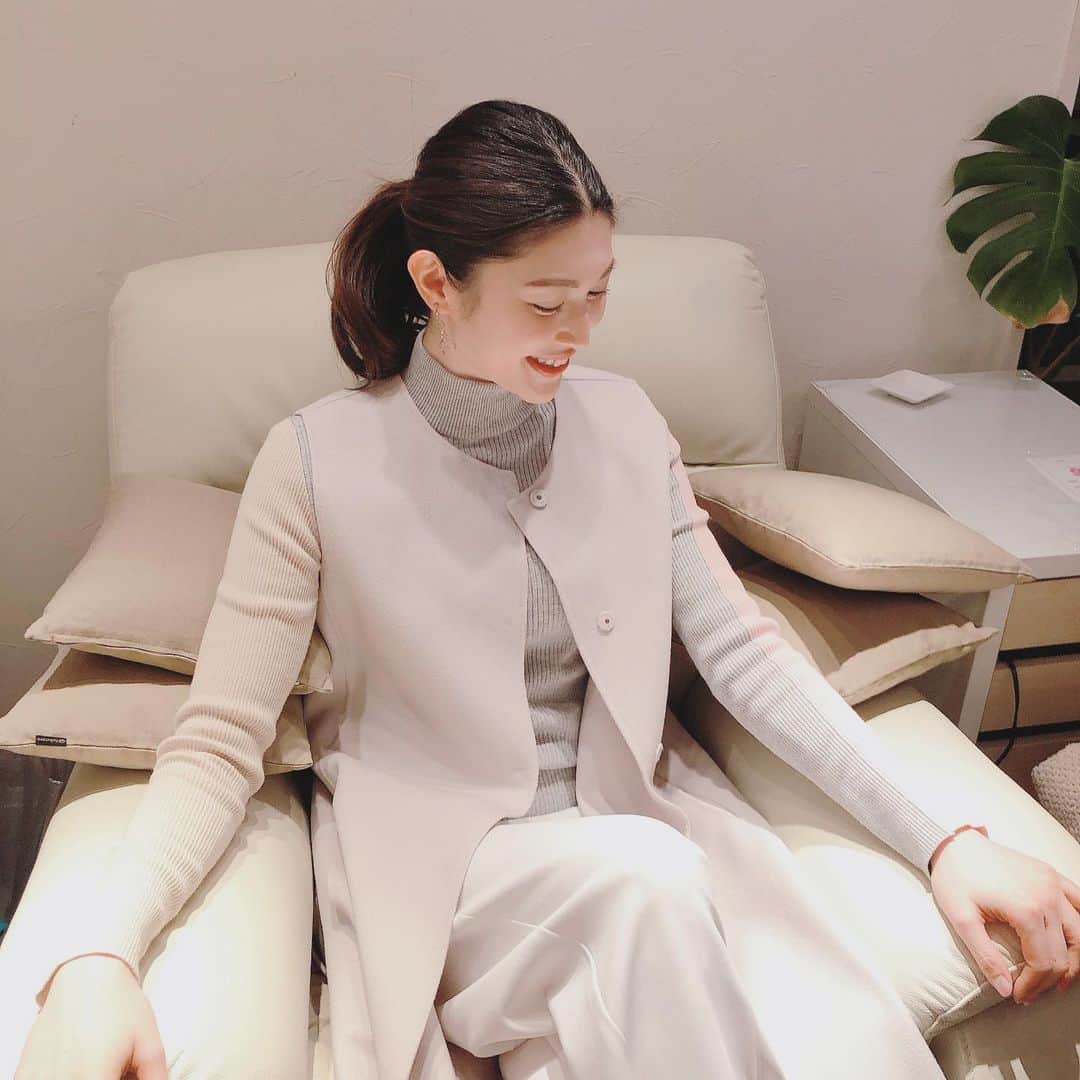 櫻井麻美のインスタグラム：「暖かくなりましたね🌸 ネイルも明るい色にチェンジしました💅 ・ ・ @nailspeeppeep  #春ですね #フットネイル  #グラデーションネイル  #スプリングネイル #白金台」