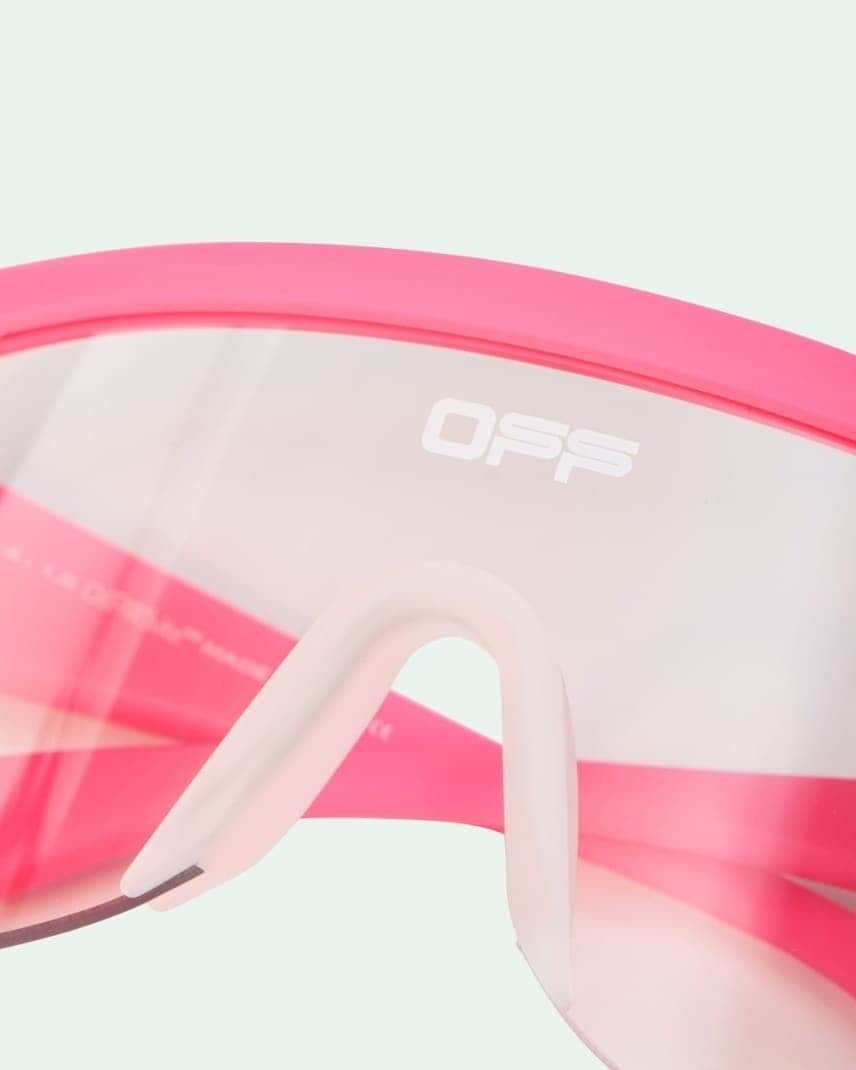 OFF-WHITE C/O VIRGIL ABLOHさんのインスタグラム写真 - (OFF-WHITE C/O VIRGIL ABLOHInstagram)「Off-White™ fuchsia mask sunglasses now available online at off---white.com」3月21日 7時01分 - off____white