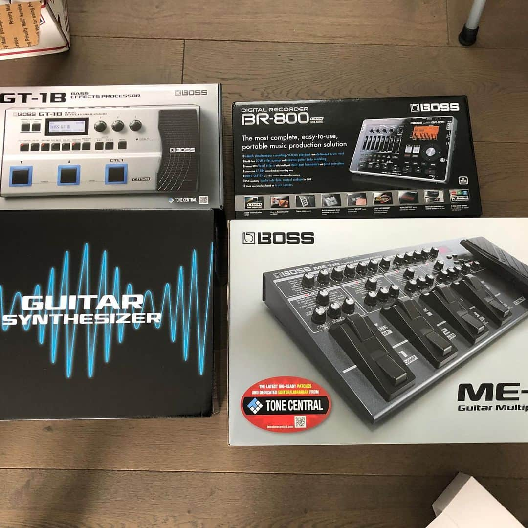 ギーザー・バトラーさんのインスタグラム写真 - (ギーザー・バトラーInstagram)「New play things to occupy my time during this isolation. #wheredoistart @bossfx_us」3月21日 7時35分 - geezerbutler