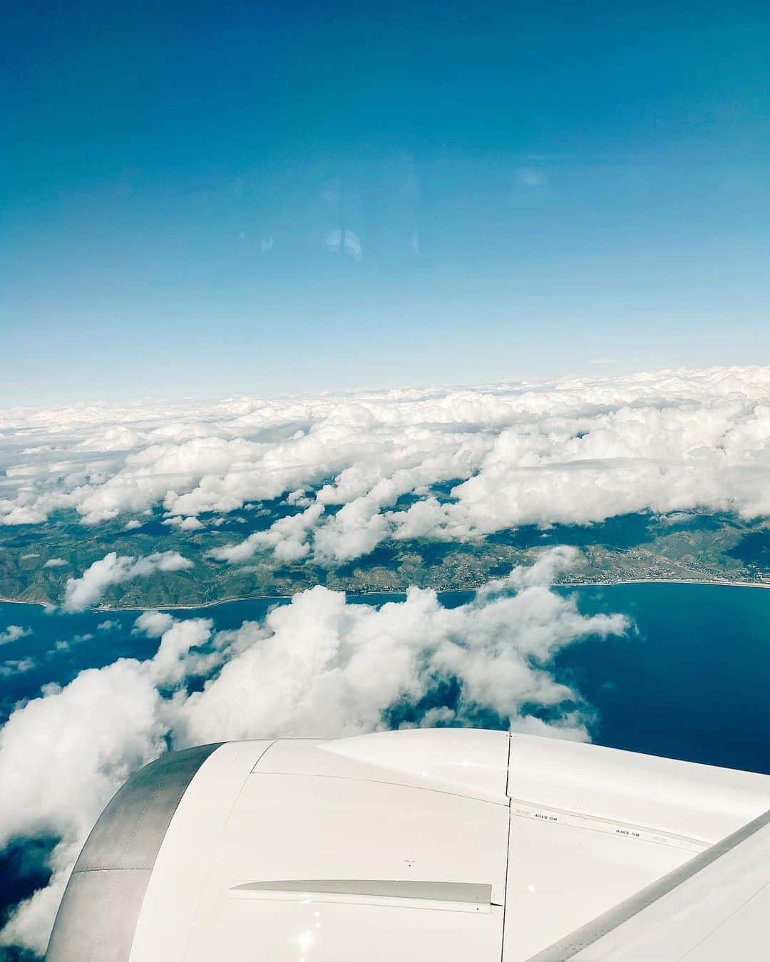 のインスタグラム：「Came back to Japan but I won't go out just stay the home for a while🤍 久しぶりの日本ただいまだけどしばらくお家でゆっくりします🌏#stayhome . . . #picoftheday #lax #la #oc #thankful #love #staypositive #earth #beautifulview」