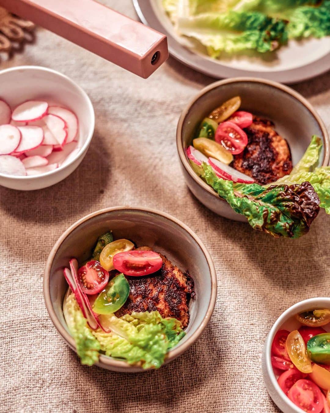 リズ・チェルカソワさんのインスタグラム写真 - (リズ・チェルカソワInstagram)「A common thread for most people who are intimidated by cooking is the need to strictly follow recipes. This is a great way to learn the basics, but at its core home cooking is all about creating your own comfort recipes with what’s available to you. Just as an example, this afternoon I was craving crab cakes. I’ve never made crab cakes, but after looking up a few basic recipes I figured I could put something together with what I had on hand. I was missing pretty much all but 3 ingredients. Regardless I threw together what I had (canned crab meat, chipotle veganaise, bread crumbs) and within minutes I had some really lovely crab cakes. Were they the best crab cakes I’ve ever had? Absolutely not. But where they good enough for seconds and thirds? Yes. Moral of the story is don’t be afraid to make mistakes in the kitchen or in life. P.S. I love my new @ourplace pan. It was gifted but I would 💯 buy one regardless. I  highly recommend it.」3月21日 7時35分 - lateafternoon