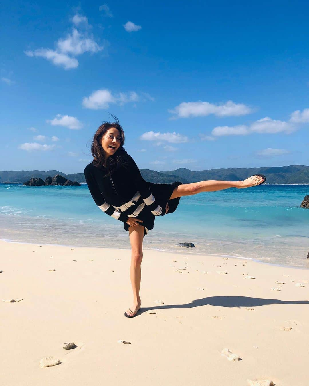 熊切あさ美さんのインスタグラム写真 - (熊切あさ美Instagram)「暗いニュースばかりだけど 今を大切に生きよう☺️ #海　#青い空  #海が好きな人と繋がりたい  #空が好きな人と繋がりたい  #奄美大島　#japan #日本　#熊切あさ美」3月21日 7時50分 - asami_kumakiri