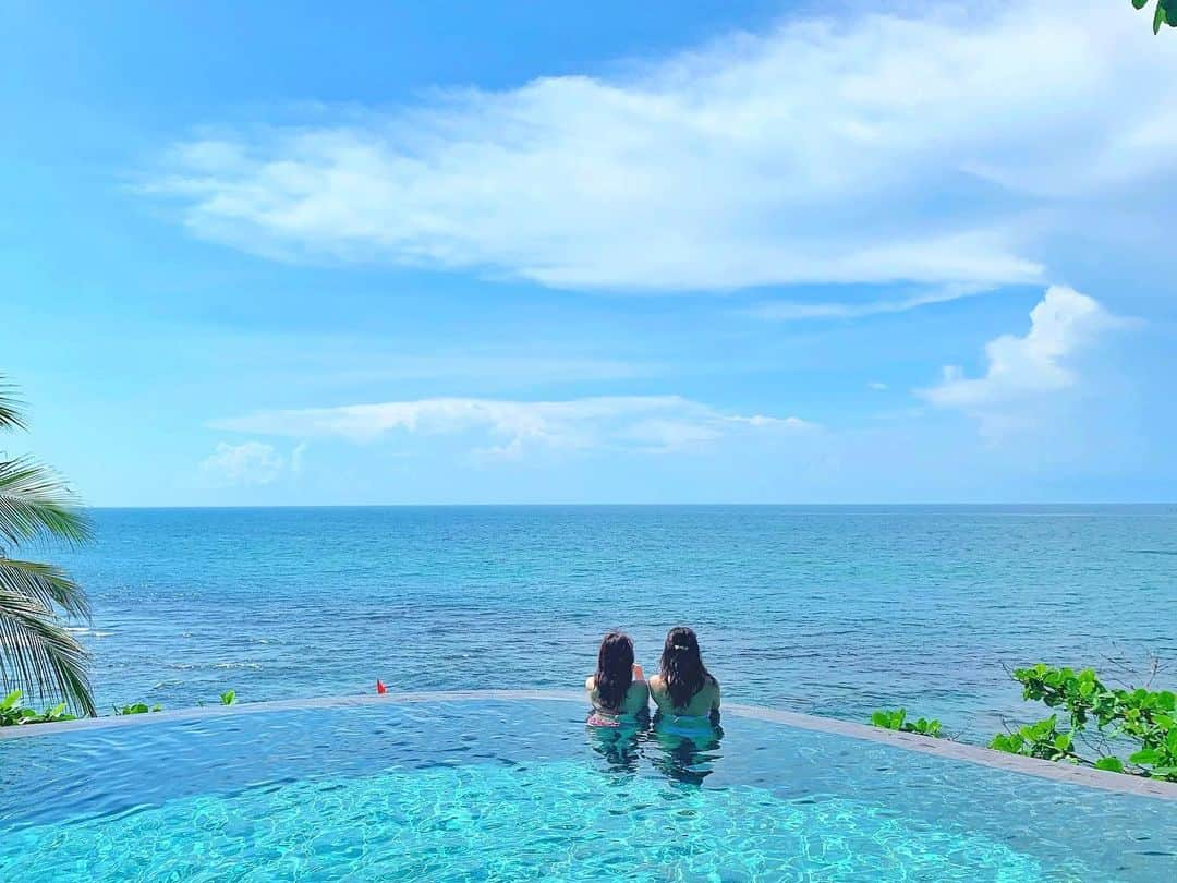 空山菜摘さんのインスタグラム写真 - (空山菜摘Instagram)「♡ 🏝👙❤️ . . 最近はやっぱり海🏖が好きだなぁと 再認識している🥺💕 潜るのも好きやし、見るだけでも好き✨ アヤナのこのプール目の前が海で 1番お気に入りやったなぁ☺️ ずっとここ入ってたかった😂🌈 . . . . . #バリ島旅行 #バリ旅行 #ジンバラン #バリカフェ #ヴィラ #フローティングブレックファースト #アヤナリゾート  #アヤナリゾートスパバリ  #バリ島観光 #ビーチリゾート #クタ #バリ旅行 #サンセット  #バリ島 #海外旅行 #旅行大好き #女子旅 #タビジョ #旅行好きな人と繋がりたい #ソラtrip  #リゾートホテル #genic_bali #tabijyomap_bali #学生旅行 #セブ島旅行 #プーケット旅行 #グアム旅行  #南国リゾート #ビーチリゾート」3月21日 8時14分 - natsumi_sorayama