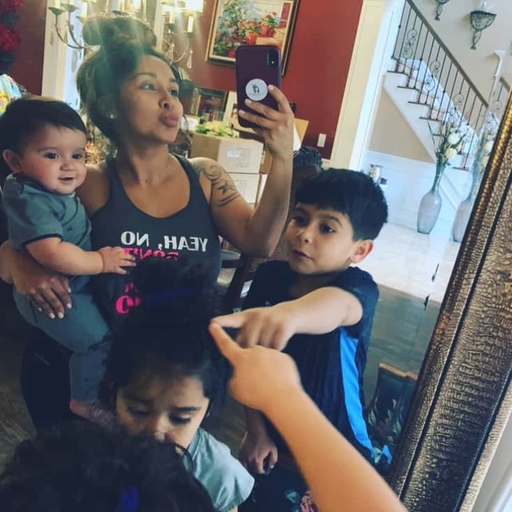 ニコール・ ポリッツィのインスタグラム：「My household is officially chaotic. #Nuggets #JesusTakeTheWheel」